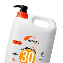 Protetor Solar Nutriex Fator 30 Oil Free Galão de 4 Litros com Dosador